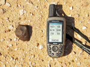 in-situ-photos-of-desert-meteorites-11