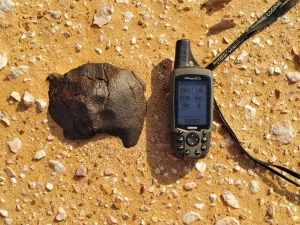 in-situ-photos-of-desert-meteorites-23