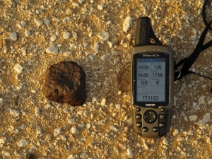 in-situ-photos-of-desert-meteorites-30