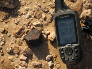 in-situ-photos-of-desert-meteorites-39