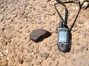 in-situ-photos-of-desert-meteorites-59