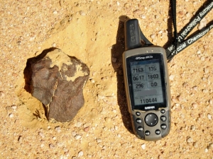 in-situ-photos-of-desert-meteorites-6
