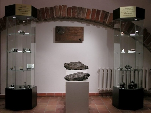 meteorite-exhibition-in-mineralogical-museum-2008