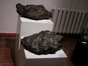 meteorite-exhibition-in-mineralogical-museum-2009